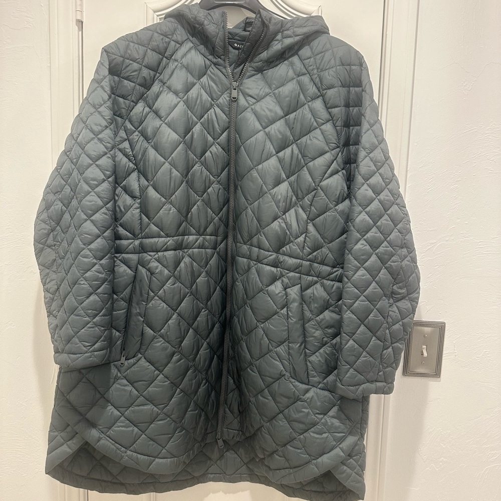 Athleta long whisper trench puffer in whispered silver.